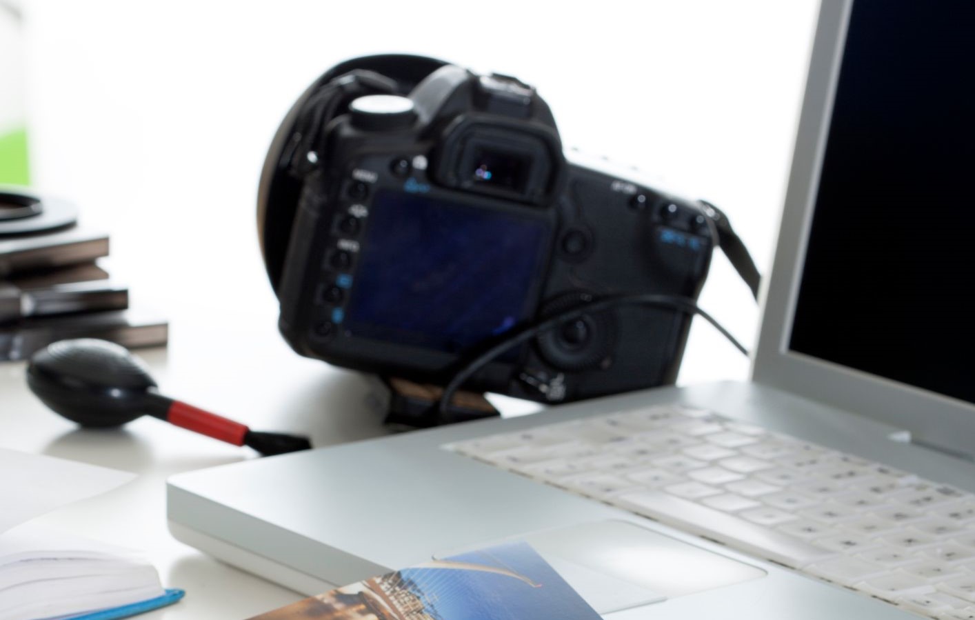 Image of a camera and a computer depicting a photographer business plan